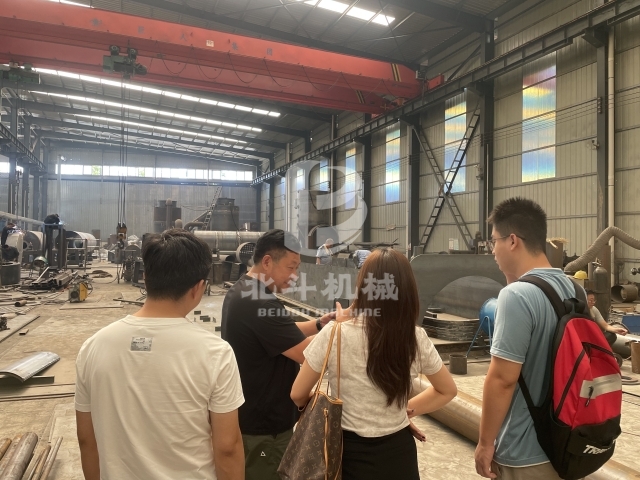 北斗機械實力引客！客戶實地考察炭化爐